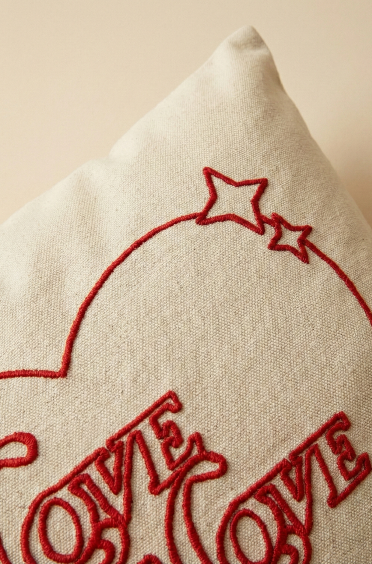 Sevgililer Günü Nakış İşlemeli Kırlent Kılıfı - Love is Love