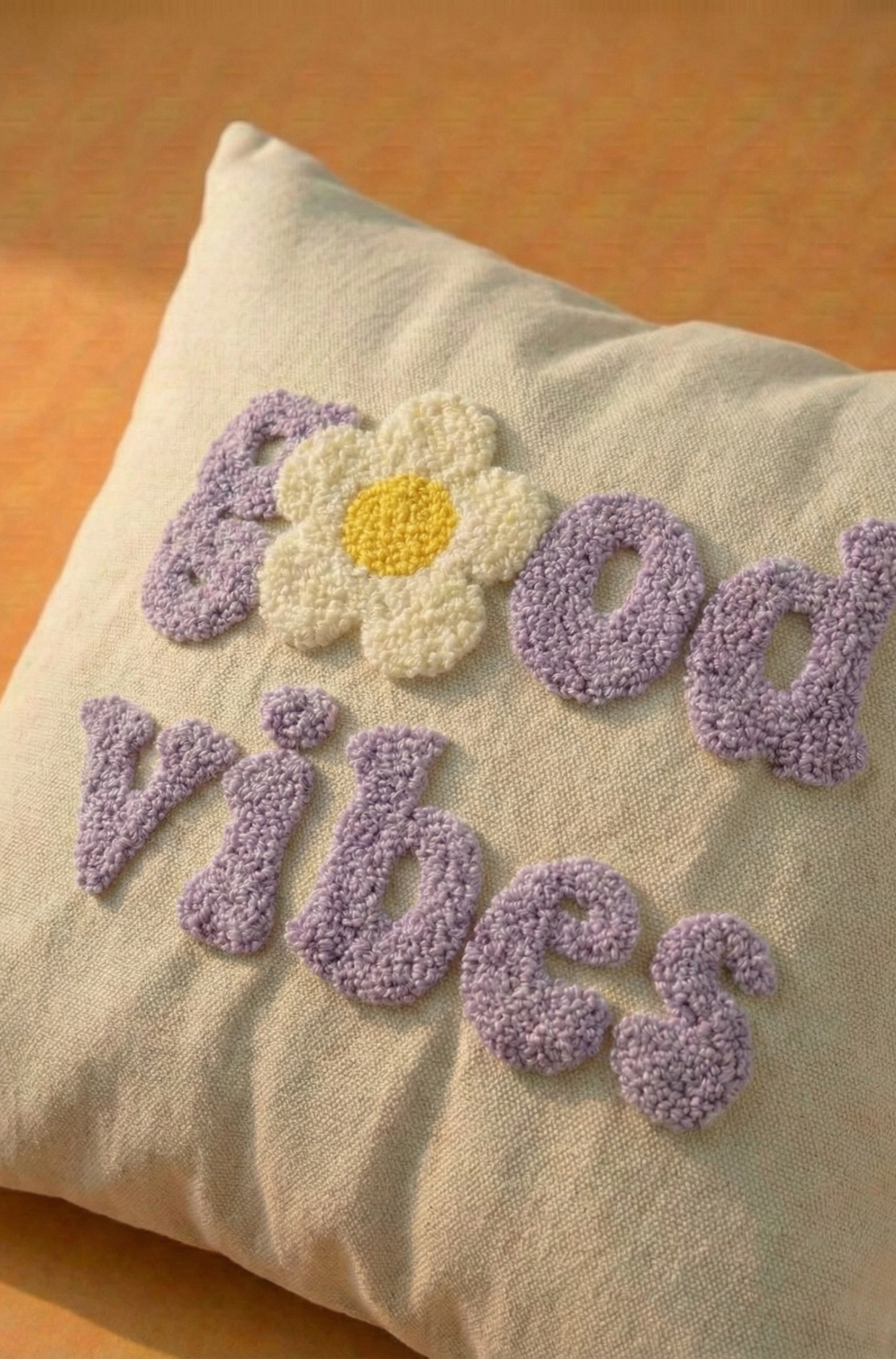 Nakış İşlemeli Kırlent Kılıfı - Good Vibes Mor