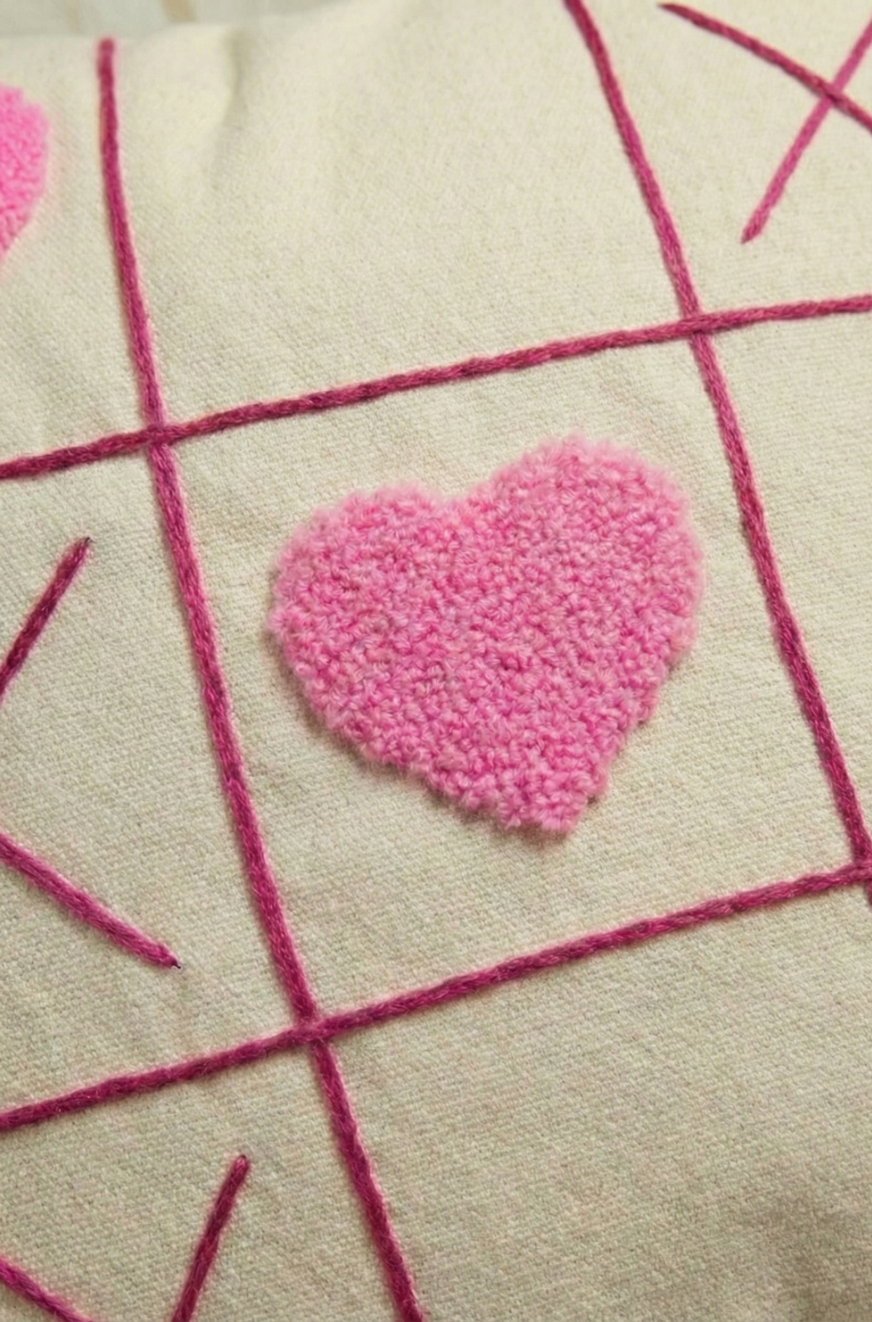 Sevgililer Günü Nakış İşlemeli Kırlent Kılıfı - Dama Pembe