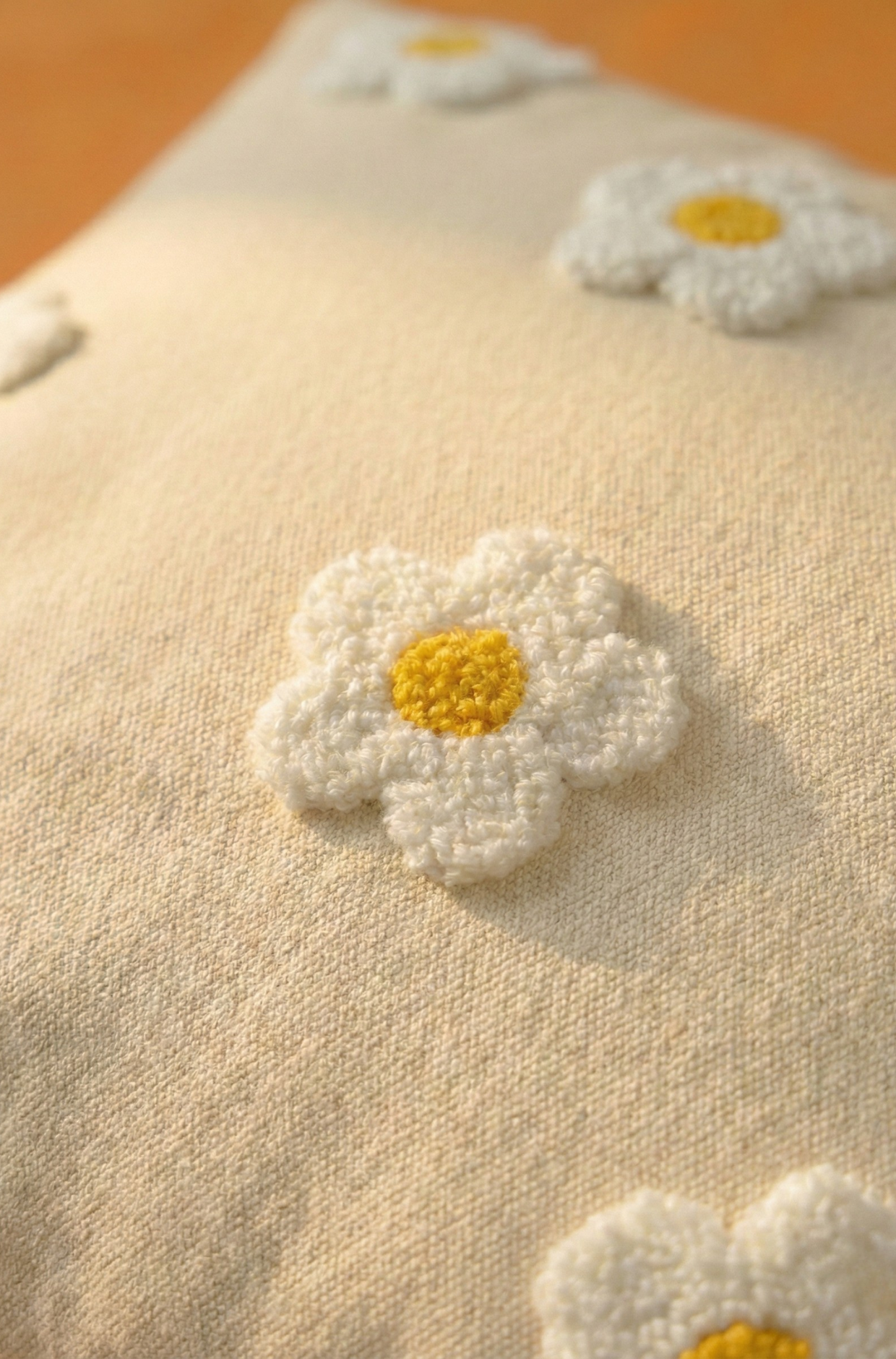 Nakış İşlemeli Kırlent Kılıfı - Papatya Desenli Beyaz