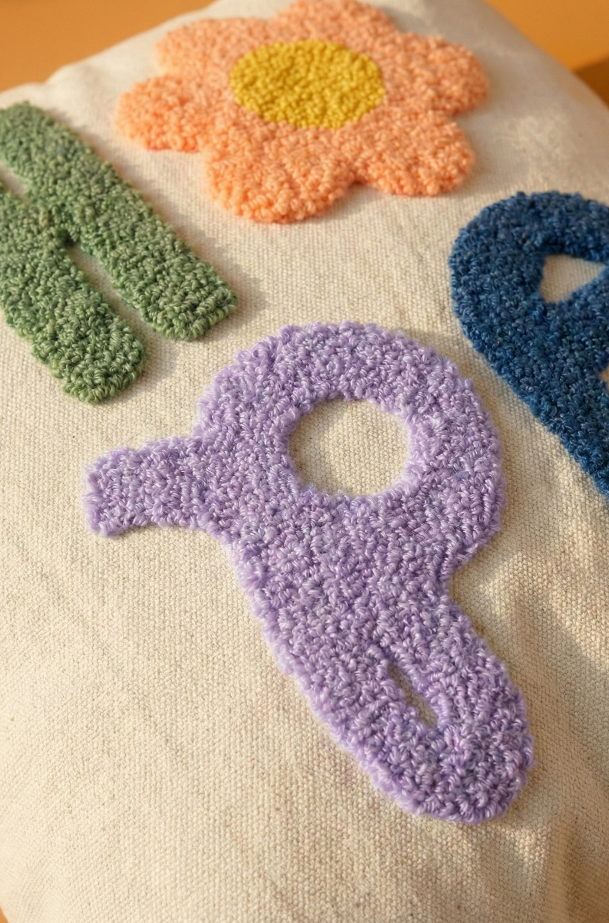 Nakış İşlemeli Kırlent Kılıfı - Hope Desenli