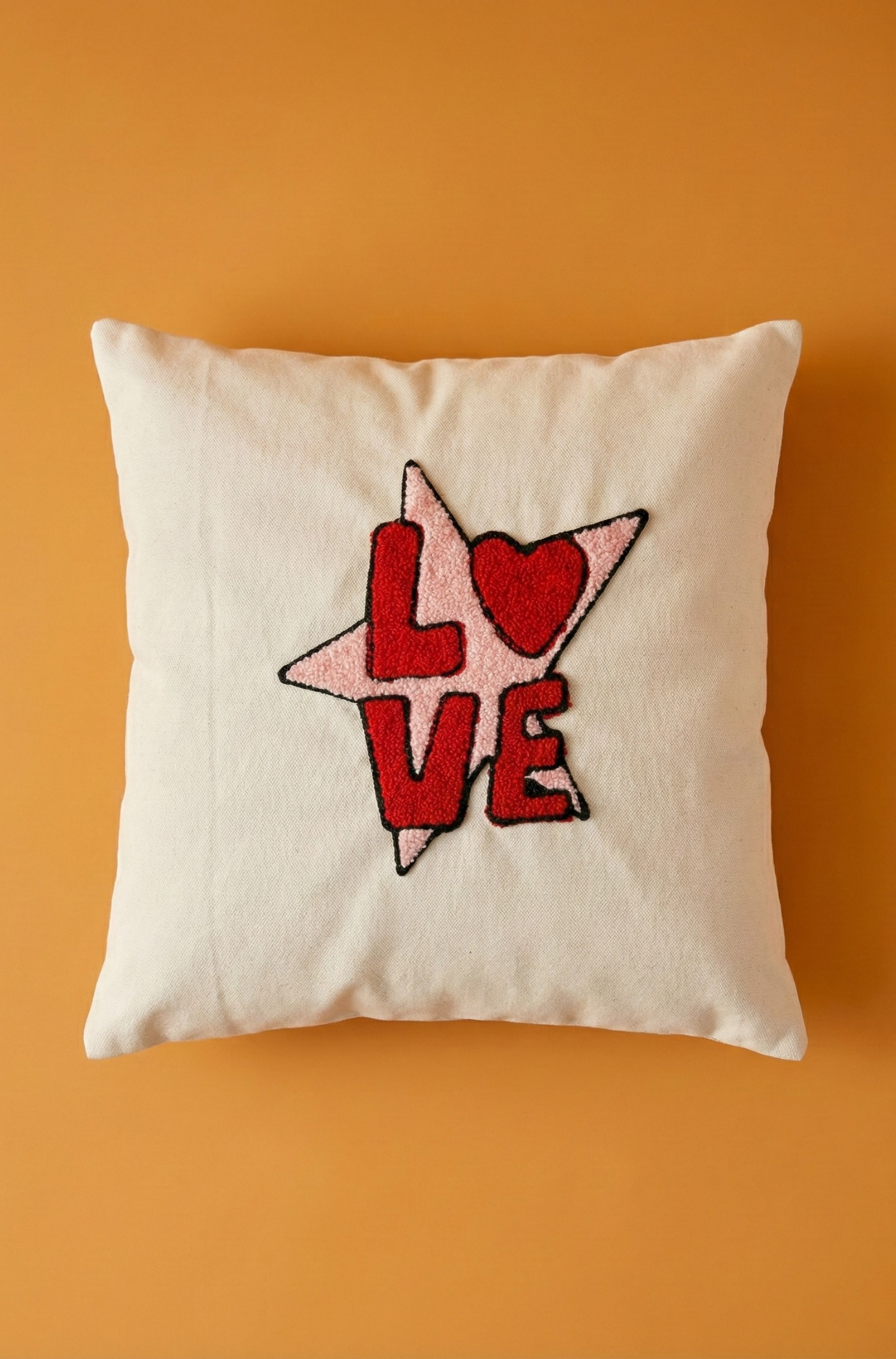 Nakış İşlemeli Kırlent Kılıfı - Love Desenli