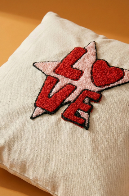 Nakış İşlemeli Kırlent Kılıfı - Love Desenli