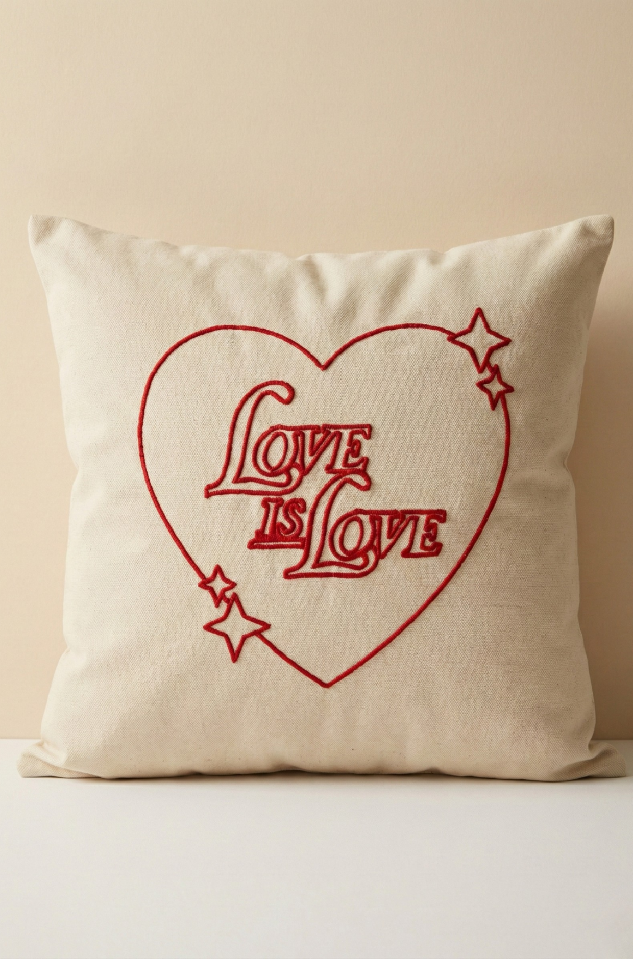 Sevgililer Günü Nakış İşlemeli Kırlent Kılıfı - Love is Love