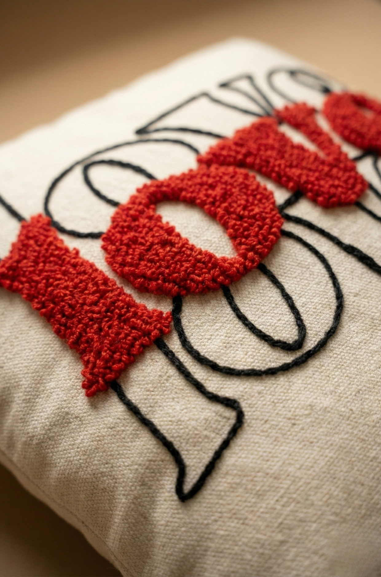 Sevgililer Günü Nakış İşlemeli Kırlent Kılıfı - Love Kırmızı