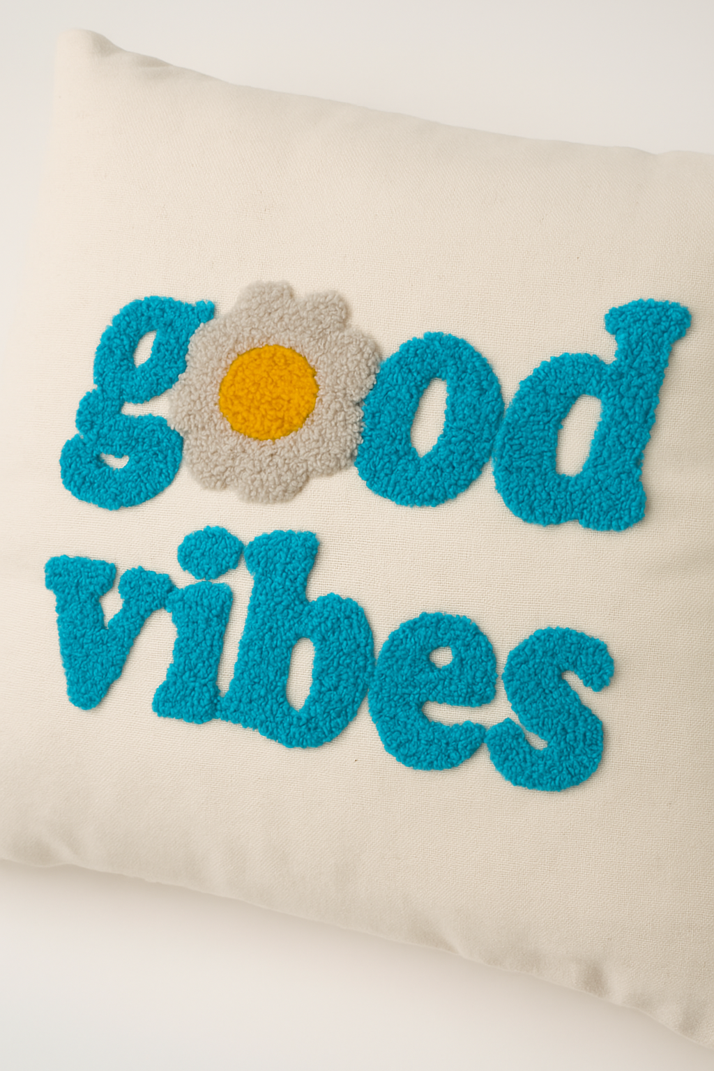 Good Vibes Yazılı Desenli Punch Kırlent Yastık Kılıfı