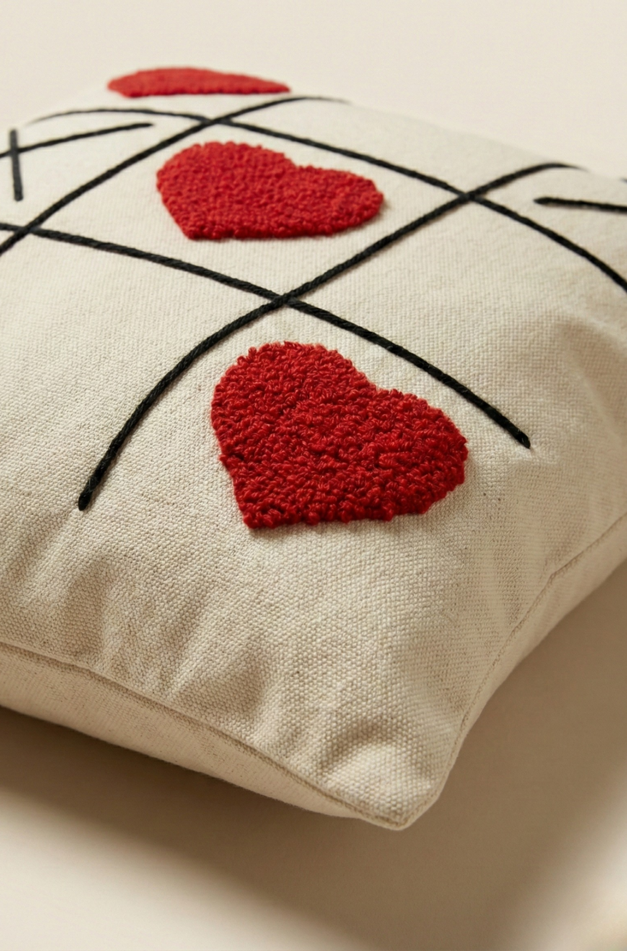 Sevgililer Günü Nakış İşlemeli Kırlent Kılıfı - Dama Kırmızı