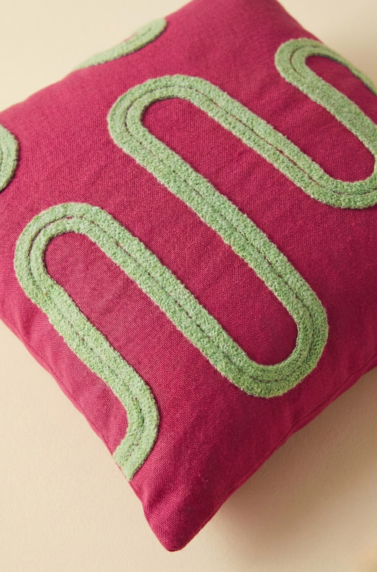 Nakış İşlemeli Kırlent Kılıfı - Geometrik Pembe