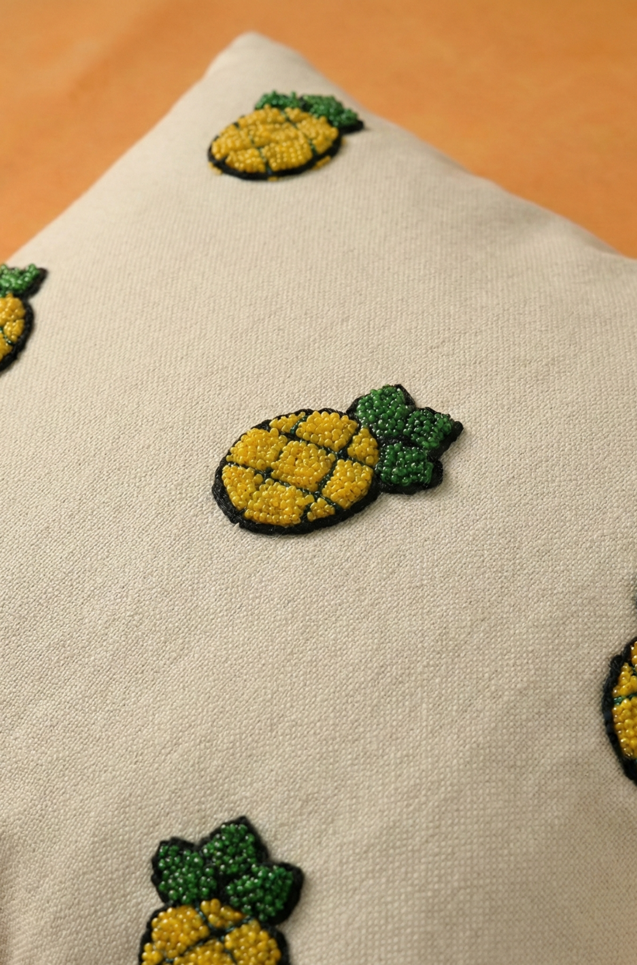 Nakış İşlemeli Kırlent Kılıfı - Ananas Desenli