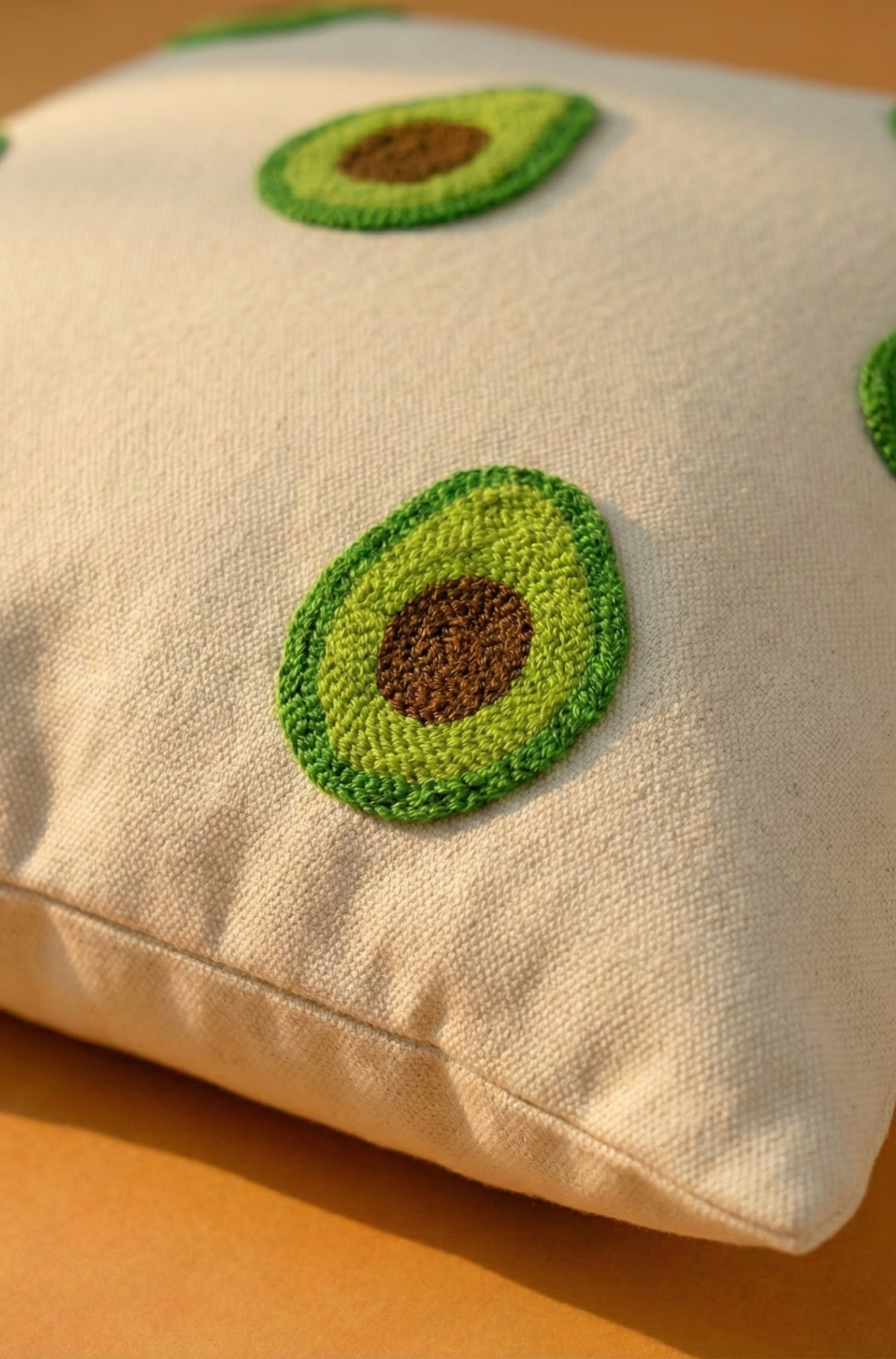 Nakış İşlemeli Kırlent Kılıfı - Avokado Desenli