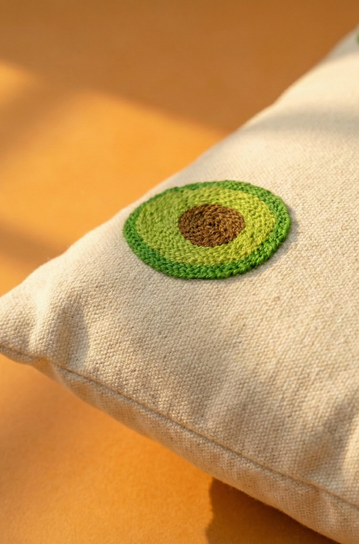 Nakış İşlemeli Kırlent Kılıfı - Avokado Desenli