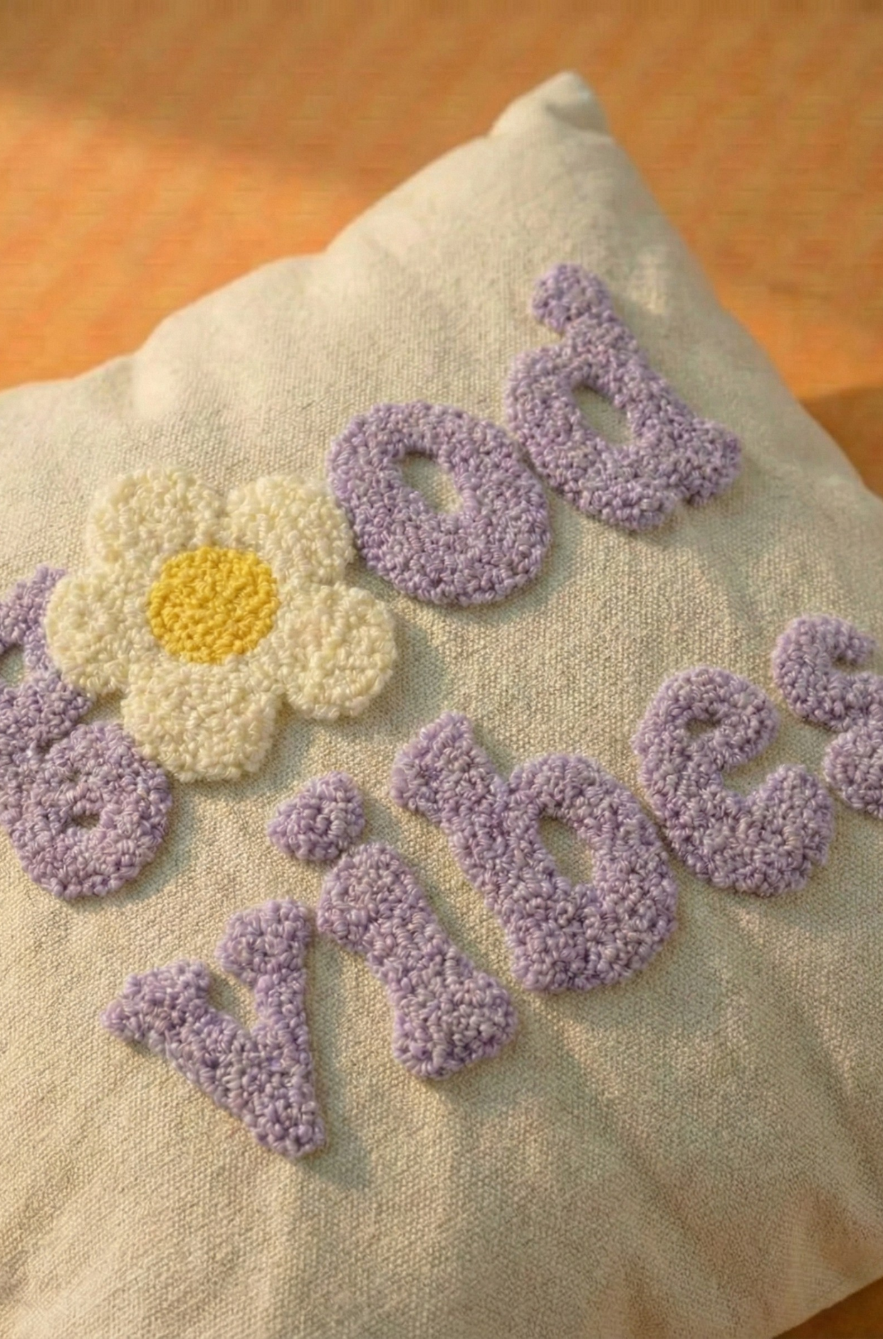 Nakış İşlemeli Kırlent Kılıfı - Good Vibes Mor