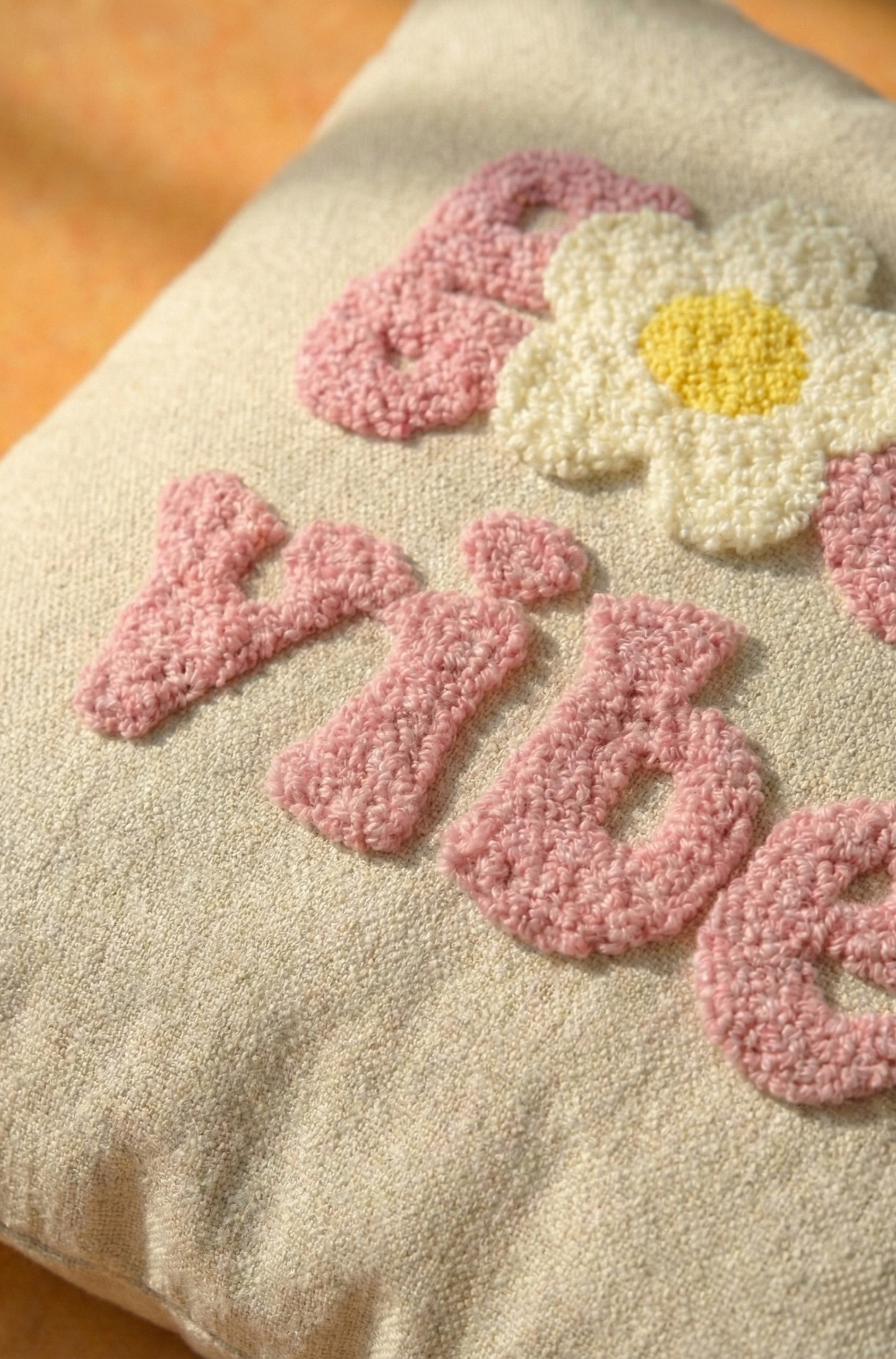 Nakış İşlemeli Kırlent Kılıfı - Good Vibes Pembe