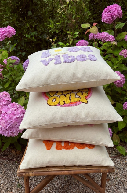 Nakış İşlemeli Kırlent Kılıfı - Good Vibes Pembe