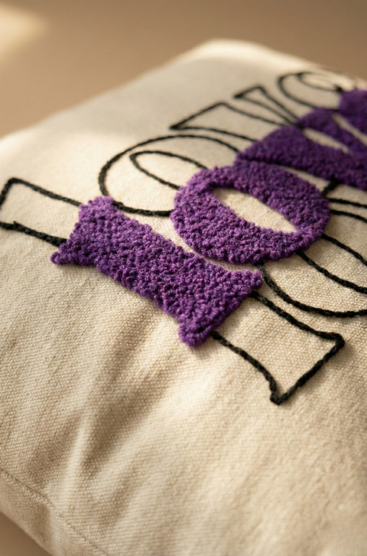 Sevgililer Günü Nakış İşlemeli Kırlent Kılıfı - Love Mor