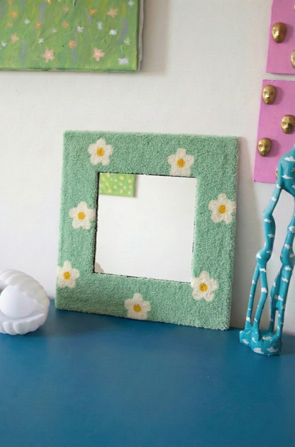 Nakış Detaylı Dekoratif Ayna - Papatya Su Yeşili